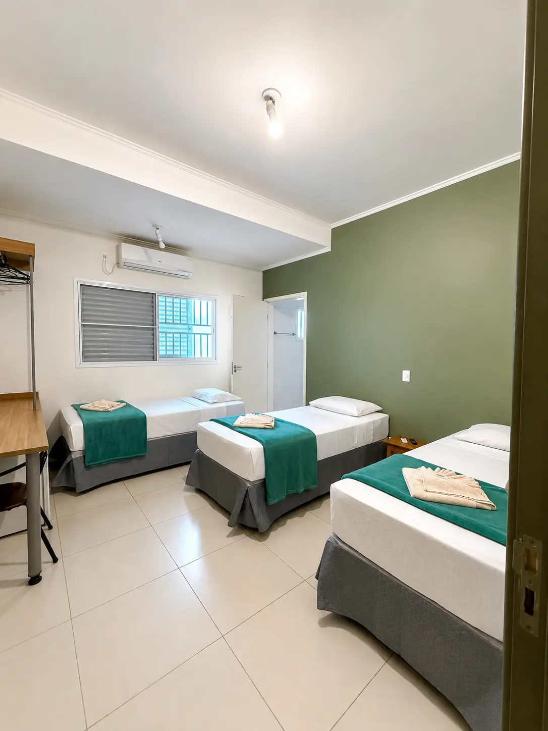 Quarto Triplo Gold — Emburi Hotel